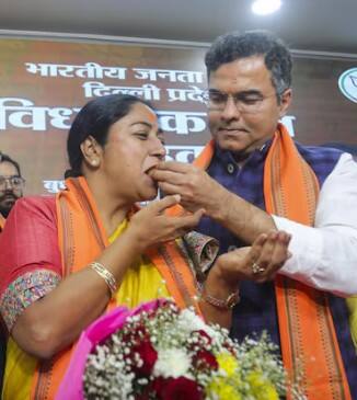 ਦਿੱਲੀ ਵਿੱਚ ਜ਼ਮੀਨ ਨਾਲ ਸਬੰਧਤ ਸਾਰੇ ਮਾਮਲੇ ਕੇਂਦਰੀ ਸ਼ਹਿਰੀ ਵਿਕਾਸ ਮੰਤਰਾਲੇ ਦੁਆਰਾ ਪ੍ਰਬੰਧਿਤ ਕੀਤੇ ਜਾਂਦੇ ਹਨ। ਦਿੱਲੀ ਸਰਕਾਰ ਰੀਅਲ ਅਸਟੇਟ ਜਾਂ ਸਰਕਾਰੀ ਜ਼ਮੀਨ ‘ਤੇ ਸਿੱਧੇ ਫੈਸਲੇ ਨਹੀਂ ਲੈ ਸਕਦੀ।