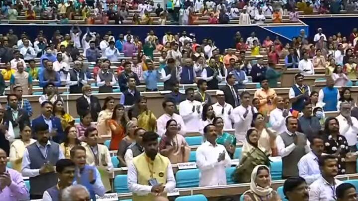 मराठी फक्त लिखीतच नाही तर ती बोलीतून पसरली आहे. भाषा हे संस्कृतीचं बलस्थान असते. भाषा ही जोडणारी गोष्ट असायला हवी, तोडणारी नाही, असे मत दिल्लीतील 98 व्या अखिल भारतीय मराठी साहित्य संमेलनाच्या अध्यक्षा डॉ. तारा भवाळकर यांनी व्यक्त केलं.