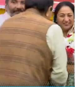 Delhi New CM : दिल्ली की मुख्यमंत्री रेखा गुप्ता ने लोगों से मुलाकात की | ABP NEWS SHORTS