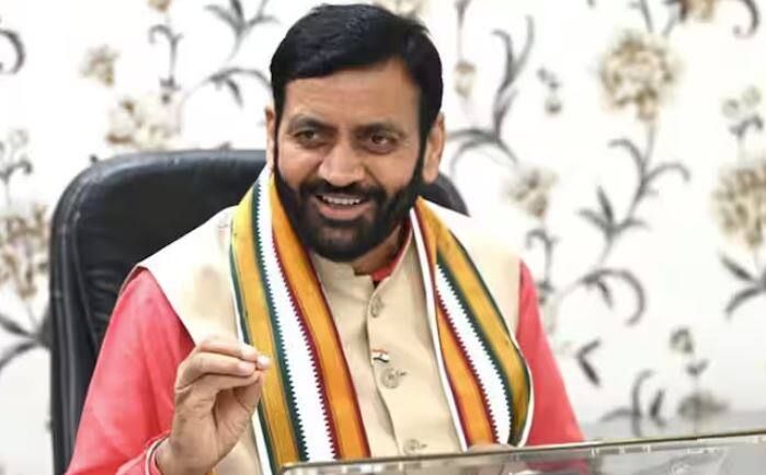 ਤੁਹਾਨੂੰ ਦੱਸ ਦੇਈਏ ਕਿ ਪਹਿਲਾਂ ਹਰਿਆਣਾ ਵਿੱਚ ਬਜ਼ੁਰਗਾਂ ਨੂੰ ਘੱਟ ਪੈਨਸ਼ਨ ਦਿੱਤੀ ਜਾਂਦੀ ਸੀ। ਜਿਸਨੂੰ ਹੁਣ ਵਧਾ ਕੇ 3500 ਰੁਪਏ ਪ੍ਰਤੀ ਮਹੀਨਾ ਕਰ ਦਿੱਤਾ ਗਿਆ ਹੈ। ਇਸ ਰਕਮ ਵਿੱਚ ਵਾਧੇ ਦਾ ਐਲਾਨ ਪਿਛਲੇ ਮਹੀਨੇ, ਯਾਨੀ ਜਨਵਰੀ 2025 ਵਿੱਚ ਕੀਤਾ ਗਿਆ ਸੀ। ਇਸ ਪੱਖੋਂ, ਹੁਣ ਹਰਿਆਣਾ ਵਿੱਚ ਬਜ਼ੁਰਗਾਂ ਨੂੰ ਸਭ ਤੋਂ ਵੱਧ ਪੈਨਸ਼ਨ ਮਿਲਦੀ ਹੈ।