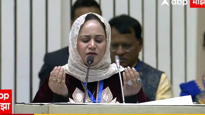 शमिमाच्या गीताला आणि आवाजाला दाद देत संमेलनस्थळी उभे राहून उपस्थितांनी दाद दिली. तसेच, शमिमाच्या गाण्यानंतर टाळ्यांचा कडकडाट देखील पाहायला मिळाला.