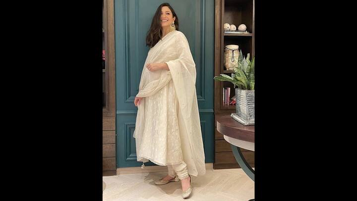 7. Anushka Sharma: Anushka Sharma looked effortlessly elegant in a beautiful white Anarkali suit set. The minimal design enhanced her grace, exuding a timeless charm with its understated yet sophisticated appeal. (Image Source: Twitter/@filmfare)