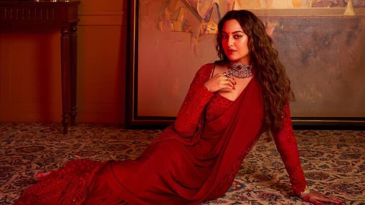 Channelling old-world charm, she wore a deep red vintage saree with an embroidered full-sleeved blouse. Finishing her look with traditional jewellery, a simple bindi, and softly curled hair enhanced her sophisticated and regal aura. (Image Source: Instagram/ aslisona)
