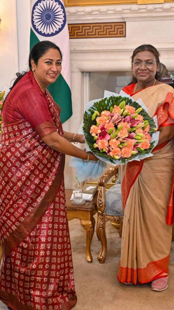 राष्ट्रपति से मिलीं दिल्ली की CM रेखा गुप्ता
