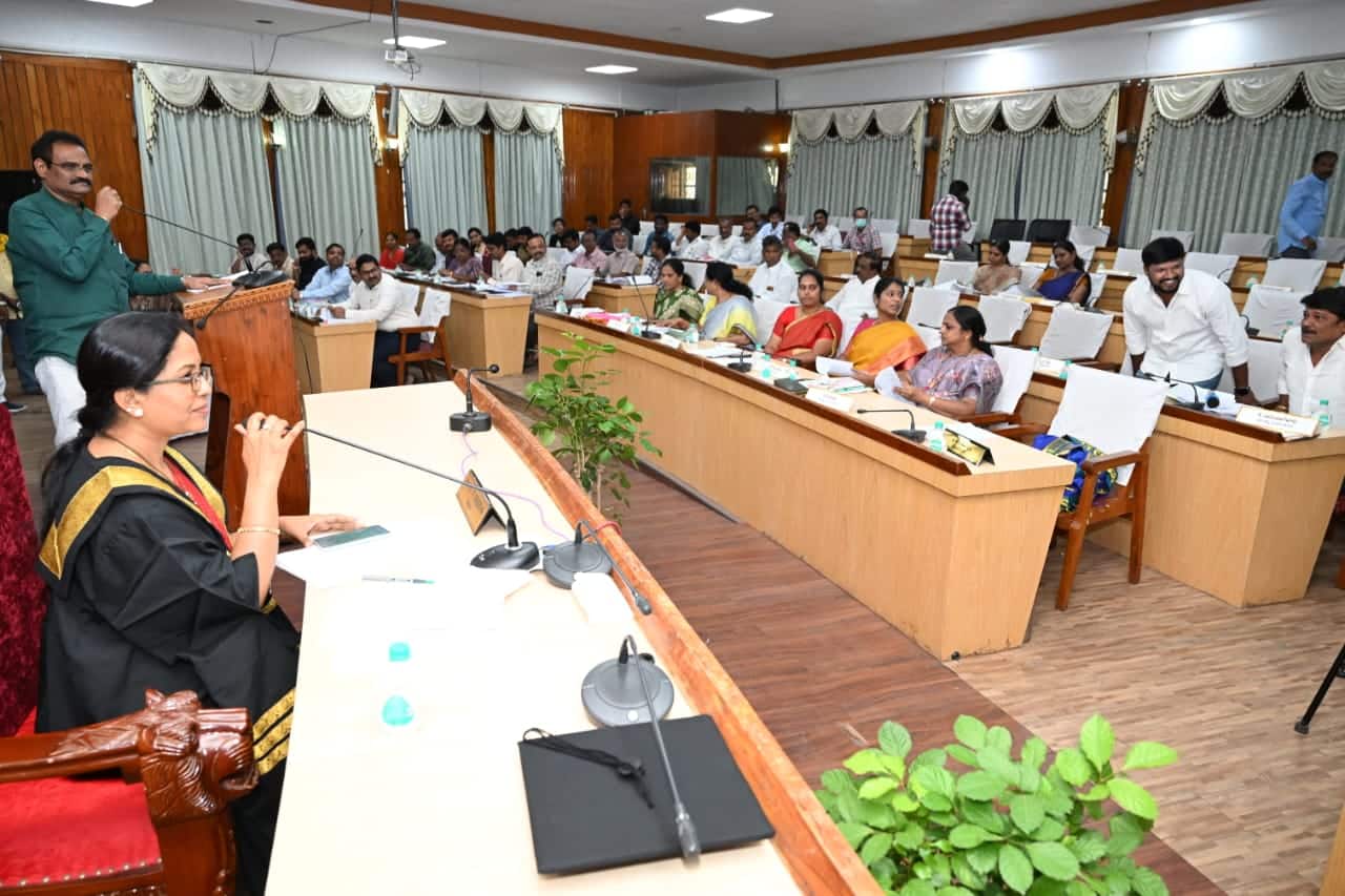 Tirupati News: తిరుపతి మేయర్‌పై కార్పొరేటర్ల అసంతృప్తి- వచ్చే నెలలో అవిశ్వాస తీర్మానం పెట్టే ఛాన్స్