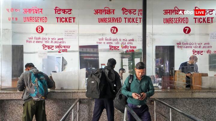 ભારતીય રેલવે નેટવર્ક વિશ્વનું ચોથું સૌથી મોટું રેલવે નેટવર્ક છે. ભારતમાં દરરોજ 2.5 કરોડથી વધુ મુસાફરો ટ્રેનમાં મુસાફરી કરે છે. ટ્રેનની મુસાફરી ખૂબ જ આરામદાયક અને અનુકૂળ છે.