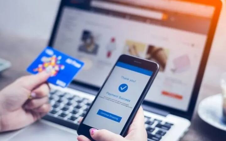 જો તમારો ક્રેડિટ સ્કોર સારો નથી તો તમને લોન મેળવવામાં સમસ્યાનો સામનો કરવો પડી શકે છે. આવી સ્થિતિમાં, તમારો ક્રેડિટ અથવા CIBIL સ્કોર મજબૂત રાખવો મહત્વપૂર્ણ છે. આ તમારી લોનની ચુકવણીની વિશ્વસનીયતા વધારે છે.