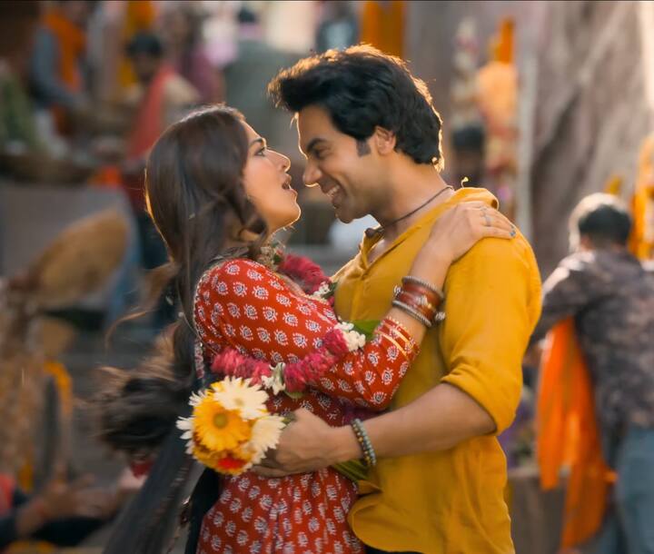 इस फिल्म में पहली बार राजकुमार राव एक्ट्रेस वामिका गब्बी के साथ स्क्रीन शेयर करने वाले हैं. ऐसे में फिल्म की रिलीज का फैंस को बेसब्री से इंतजार है.