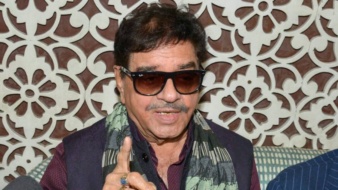 Mahakumbh 2024: 'कभी आग लग रही, कभी रेल...', महाकुंभ पर ये क्या बोल गए शत्रुघ्न सिन्हा TMC Shatrughan Sinha questioned arrangements for Mahakumbh 2025 fires train accidents Mahakumbh 2024: 'कभी आग लग रही, कभी रेल...', महाकुंभ पर ये क्या बोल गए शत्रुघ्न सिन्हा