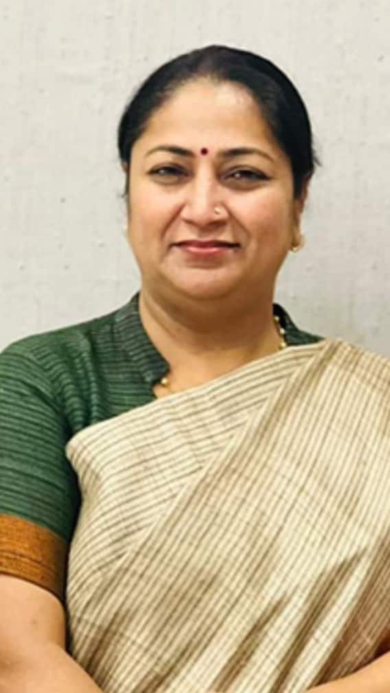 दिल्ली की CM रेखा गुप्ता को सोशल मीडिया पर कितने लोग करते हैं फॉलो?