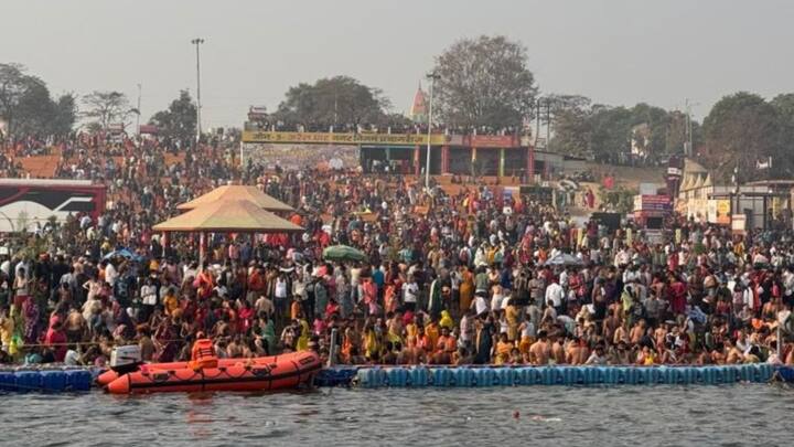 உத்தரபிரதேச மாநிலம் பிரயாக்ராஜில் 12 ஆண்டுகளுக்கு ஒருமுறை , மகா கும்பமேளா பிரமாண்டமாக நடைபெறுவது வழக்கம். இந்த ஆன்மீக கொண்டாட்ட நிகழ்வில் துறவிகள், ஆண்கள் , பெண்கள், குழந்தைகள், பண்டிதர்கள் மற்றும் பலர் குவிகின்றனர். கடந்த ஜனவரி 13 ஆம் தேதி,  பிரயாக்ராஜில் தொடங்கிய மகா கும்பமேளா, பிப்ரவரி 26 புதன்கிழமை வரை தொடர்ந்து நடைபெறும்.