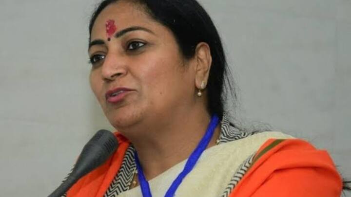 अपनी पहली कैबिनेट मीटिंग में ही दिल्ली की नई मुख्यमंत्री रेखा गुप्ता ने दिल्ली के लोगों के लिए मुफ्त इलाज की सुविधा देने का ऐलान कर दिया है. उन्होंने अपनी पहली कैबिनेट मीटिंग में ही प्रधानमंत्री आयुष्मान योजना को मंजूरी दे दी है.