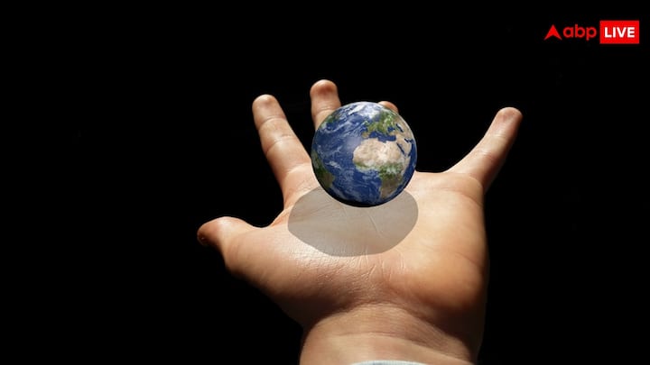 विज्ञान का एक नियम है कि जिस चीज में गुरुत्वाकर्षण होता है, उसका वजन भी होता है. पृथ्वी में भी गुरुत्वाकर्षण मौजूद है, लेकिन क्या आपको इसके सटीक वजन के बारे में पता है.