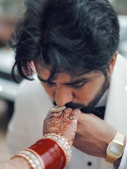 ਮਸ਼ਹੂਰ ਪੰਜਾਬੀ ਗਾਇਕ ਦੇ ਪਿਆਰ ਨੂੰ ਮਿਲੀ ਮੰਜ਼ਿਲ, 12 ਸਾਲ ਬਾਅਦ ਕਰਵਾਇਆ ਵਿਆਹ...