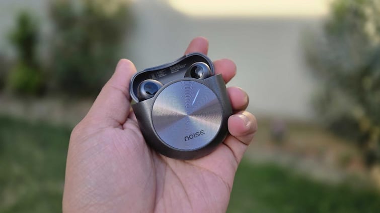 Noise Master Buds Launched in India Know the Features and Price Noise Earbuds: নয়েজের নতুন ইয়ারবাডসে মাত্র ১০ মিনিট চার্জ দিলেই চলবে ৬ ঘণ্টা, আর কী কী সুবিধা রয়েছে?