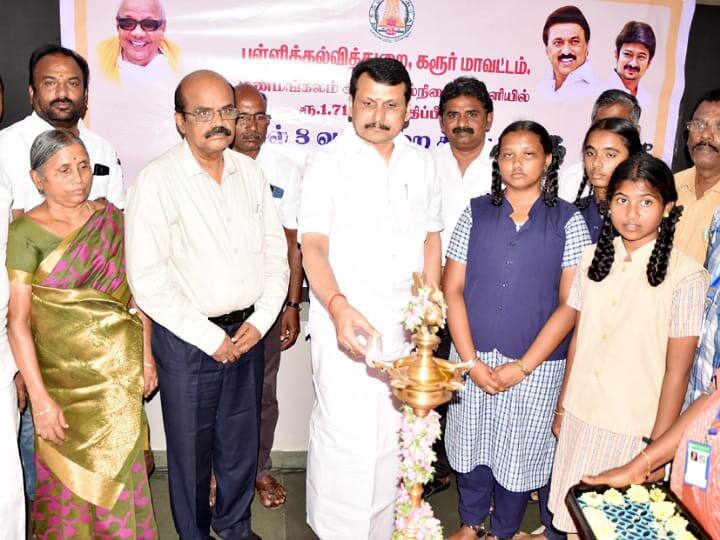 கரூரில் புதிய பள்ளி கட்டடத்தை திறந்து வைத்த முதலமைச்சர்; குத்து விளக்கு ஏற்றி வைத்த அமைச்சர் karur news cm Stalin open govt school news building Minster Senthil Balaji attend programe tnn கரூரில் புதிய பள்ளி கட்டடத்தை திறந்து வைத்த முதலமைச்சர்; குத்து விளக்கு ஏற்றி வைத்த அமைச்சர்