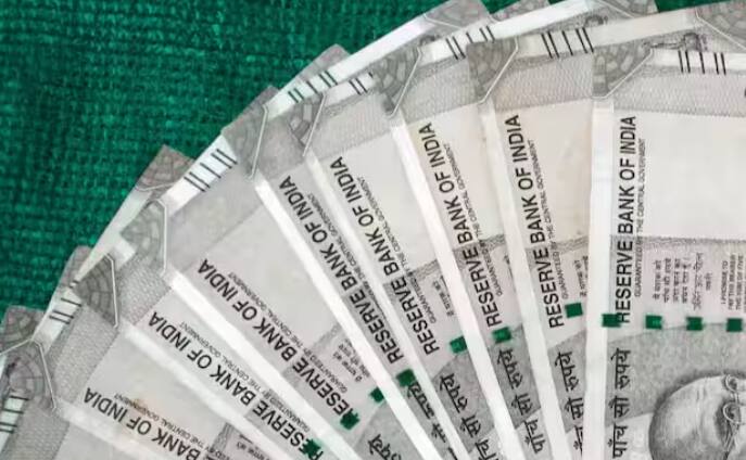 ਇਹ ਪੈਸਾ ਸਰਕਾਰ ਵੱਲੋਂ 2000 ਰੁਪਏ ਦੀਆਂ ਤਿੰਨ ਕਿਸ਼ਤਾਂ ਵਿੱਚ ਭੇਜਿਆ ਜਾਂਦਾ ਹੈ। ਜਿਸ ਦੀਆਂ ਹੁਣ ਤੱਕ 18 ਕਿਸ਼ਤਾਂ ਜਾਰੀ ਕੀਤੀਆਂ ਜਾ ਚੁੱਕੀਆਂ ਹਨ। ਹੁਣ ਕਿਸਾਨ 19ਵੀਂ ਕਿਸ਼ਤ ਦੀ ਉਡੀਕ ਕਰ ਰਹੇ ਹਨ। ਜੋ ਕਿ ਕੁਝ ਦਿਨਾਂ ਵਿੱਚ ਰਿਲੀਜ਼ ਹੋ ਜਾਵੇਗੀ। ਇਸ ਕਿਸ਼ਤ ਦੇ ਪੈਸੇ 24 ਫਰਵਰੀ ਨੂੰ ਕਿਸਾਨਾਂ ਦੇ ਖਾਤਿਆਂ ਵਿੱਚ ਭੇਜ ਦਿੱਤੇ ਜਾਣਗੇ।