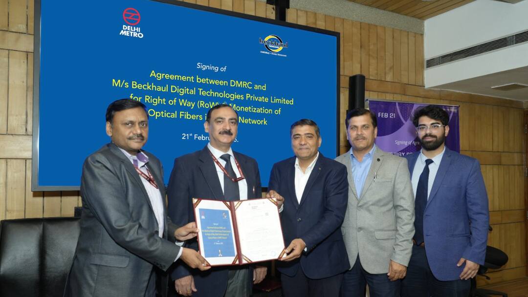 Delhi Metro To Bring High-Speed Internet Access Across All Routes, Pink & Magenta Line To Be The First In Line Delhi Metro DMRC Bring High Speed Internet Access Across All Routes Pink Magenta Line To Be First Delhi Metro To Bring High-Speed Internet Access Across All Routes, Pink & Magenta Line To Be The First In Line