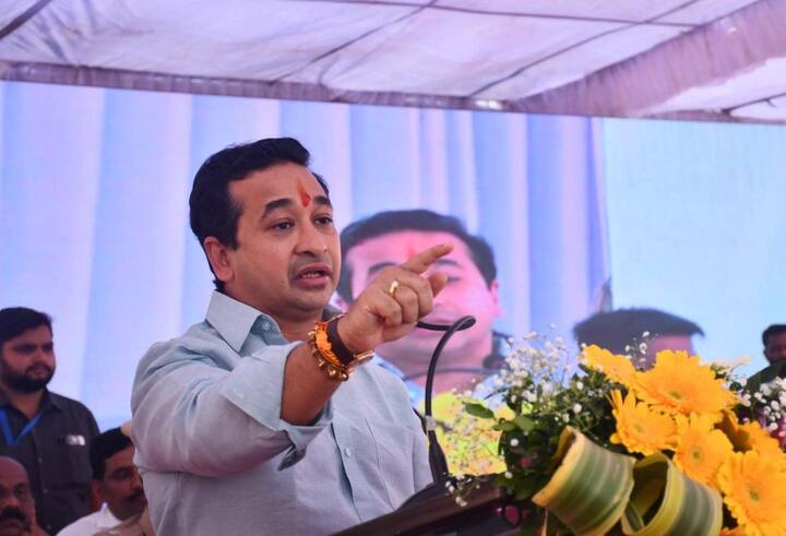 भास्कर जाधव आठ- नऊवेळा निवडून आल्यानंतर विरोधी पक्षनेत्याचं नाव पुढं करायचं होतं तेव्हा आदित्य ठाकरेंचं नाव पुढं करण्यात आलं, असं नितेश राणे म्हणाले.