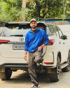 16 कमरों का घर आलीशान, यूट्यूब से हर महीने लाखों की कमाई, बेहद लग्जरी है एल्विश यादव की लाइफ, जानें नेटवर्थ