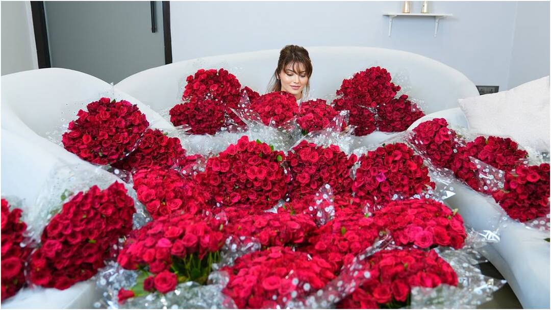 Bollywood actress whose first movie was flop is now charging one crore per soth film once rumored to dated cricketer ఫస్ట్ సినిమా ఫ్లాప్... ఇప్పుడు నిమిషానికి కోటి రెమ్యూనరేషన్... క్రికెటర్‌తో డేటింగ్ రూమర్స్... ఈ అందాల భామ ఎవరో తెలుసా?