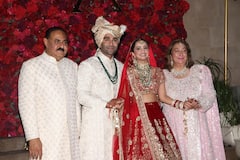 Adar Jain Wedding: रेखा के सामने फीकी पड़ी सुहाना-अनन्या की खूबसूरती, आदर जैन की शादी में यूं सजधज कर पहुंचीं एक्ट्रेस