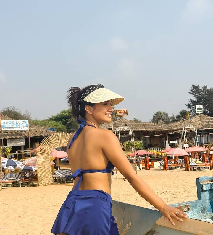 નિશા ગુરગેન સોશિયલ મીડિયા સ્ટાર છે.ટિકટોકના કારણે નિશા દેશભરમાં જાણીતી બની હતી. સોશિયલ મીડિયામાં તેના ગ્લેમરસ વીડિયો જોરદાર વાયરલ થાય છે. નિશાએ હાલમાં હોટ ફોટોશૂટની તસવીરો શેર કરી છે.