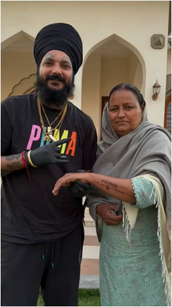 सिद्धू मूसेवाला की मां ने हाथ पर करवाया टैटू, गुदवाई दोनों बेटों की डेट ऑफ बर्थ