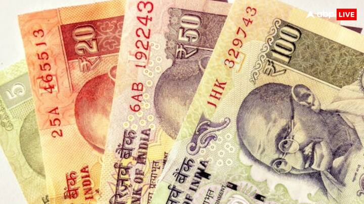 इसके अलावा आप अगर ये जानते हैं कि आपके पास नकली नोट है, इसके बावजूद आप उसको सर्कुलेट करने में मदद करते हैं, तो आपके खिलाफ सख्त कार्रवाई हो सकती है. ऐसा करना कानूनी अपराध है और इस मामले में 7 साल की सजा हो सकती है.