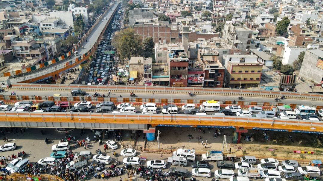 Massive Traffic Jam In Prayagraj Again As Maha Kumbh Rush Intensifies Ahead Of Final Snan Massive Traffic Jam In Prayagraj Again As Maha Kumbh Rush Intensifies Ahead Of Final 'Snan'