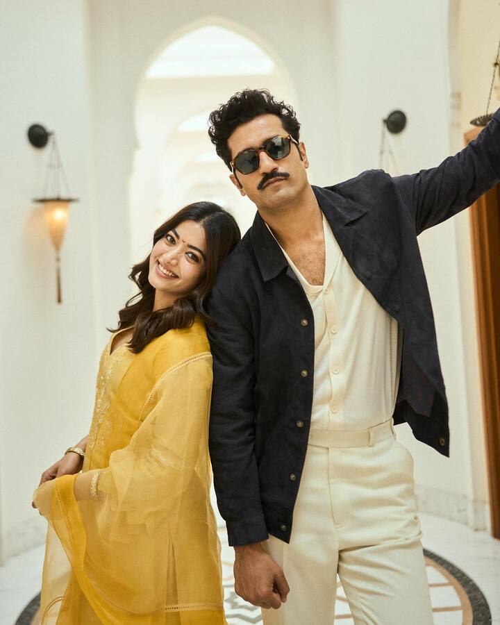 या चित्रपटात प्रसिद्ध अभिनेता विकी कौशलने छत्रपती संभाजी महाराज यांची भूमिका केली आहे. विशेष म्हणजे त्याच्या या कामाचे देशभरातून कौतुक केले जात आहे.