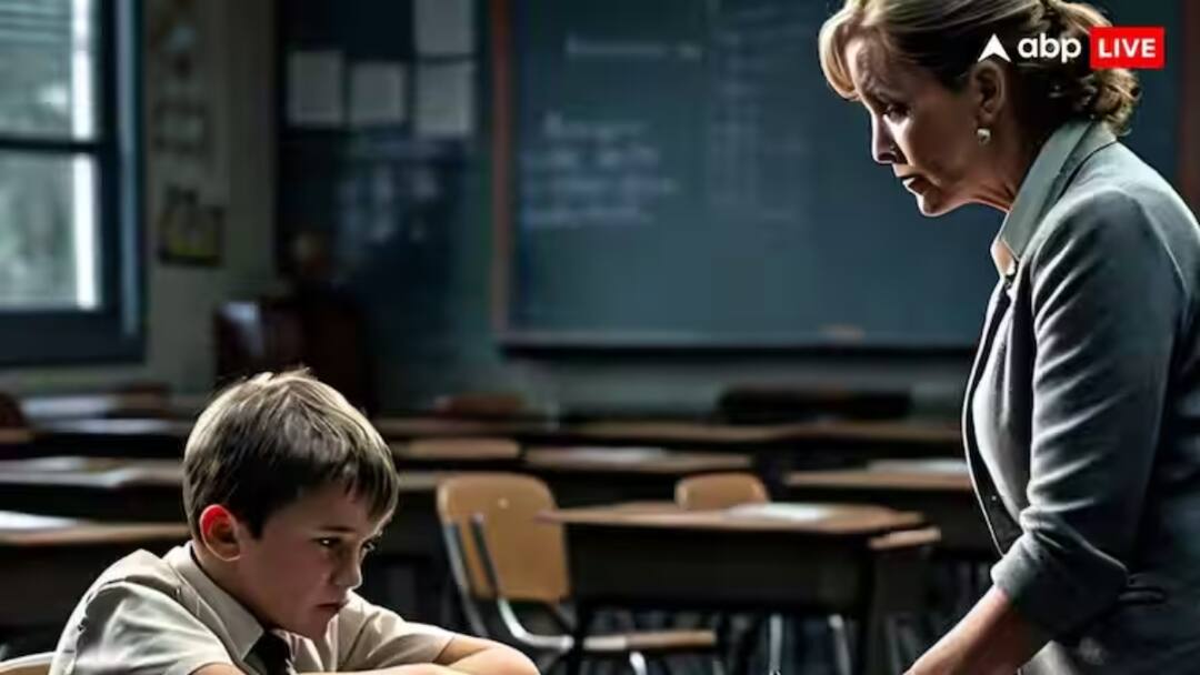 पहली कक्षा के छात्र की पिटाई करने पर टीचर के खिलाफ FIR, फटा कान का परदा Delhi Police filed case against teacher for beating first class NCD School student पहली कक्षा के छात्र की पिटाई करने पर टीचर के खिलाफ FIR, फटा कान का परदा
