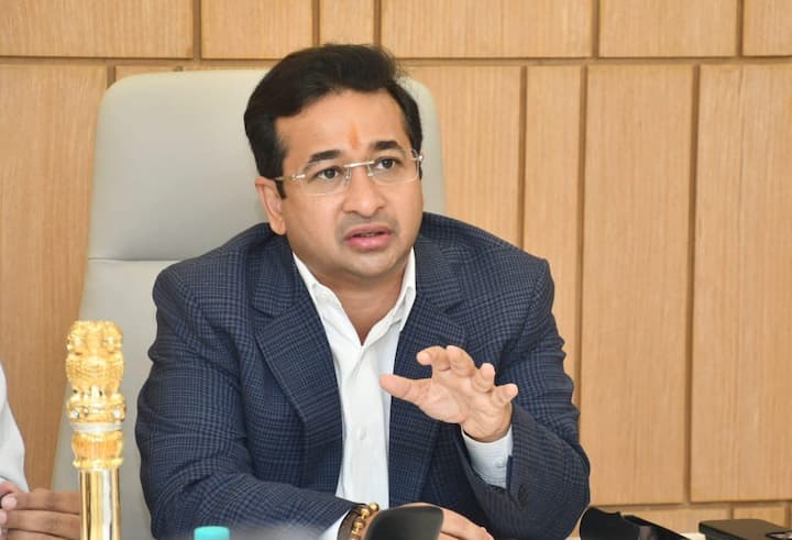 भाजप नेते मंत्री नितेश राणे यांनी ज्या प्रमाणं भाजप सरकार काम करतंय, ज्याप्रकारे देवेंद्र फडणवीस काम करत आहेत. आता त्या बंद झालेल्या सुकलेल्या, गंजलेल्या उबाठा मध्ये थांबणार कोण असा सवाल केला आहे.