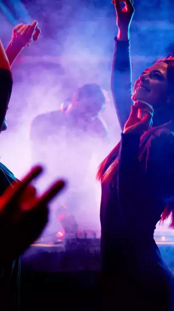 रात भर मस्ती और पार्टी, नाइटआउट प्रेमियों के लिए परफेक्ट हैं भारत की ये जगहें