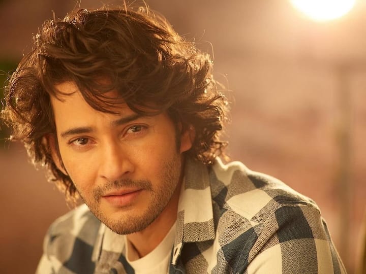 विकी कौशल ऐवजी सर्वांत अगोदर दाक्षिणात्य अभिनेता महेशबाबू याला विचारणा झाली होती. मात्र महेशबाबूने हा चित्रपट करण्यात उत्सुकता दाखवली नाही. त्यामुळे दिग्दर्शक लक्ष्मण उतेकर यांनी विकी कौशल याच्याशी संपर्क साधला.