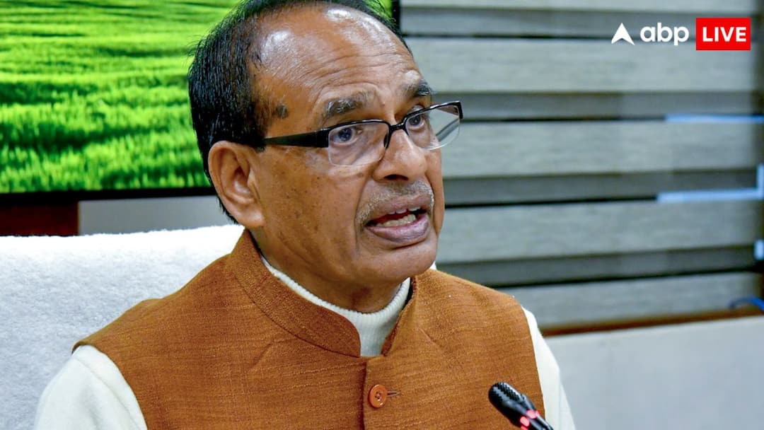 Shivraj Singh Chauhan: शिवराज सिंह चौहान को प्लेन में मिली टूटी हुई सीट, एअर इंडिया ने मांगी माफी shivraj singh chauhan air india flight ticket seat broken and sunken seat my illusion was broken Shivraj Singh Chauhan: शिवराज सिंह चौहान को प्लेन में मिली टूटी हुई सीट, एअर इंडिया ने मांगी माफी
