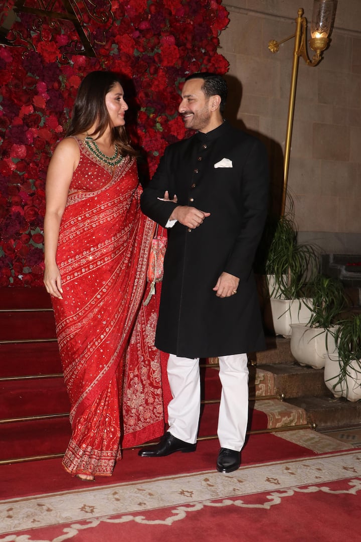 The couple received an enthusiastic response from photographers and attendees.