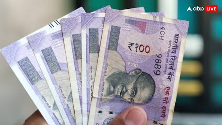 बता दें कि यूपी के जालौन में अपर जिला न्यायालय ने 13 साल पुराने नकली नोट रखने के मामले में दो लोगों को सजा सुनाई है. सजा के तौर पर दोनों को 10-10 साल की जेल और 20-20 हजार रुपये का जुर्माना लगाया है. वहीं जुर्माना नहीं भरने पर एक-एक साल की अतिरिक्त सजा भुगतनी होगी.