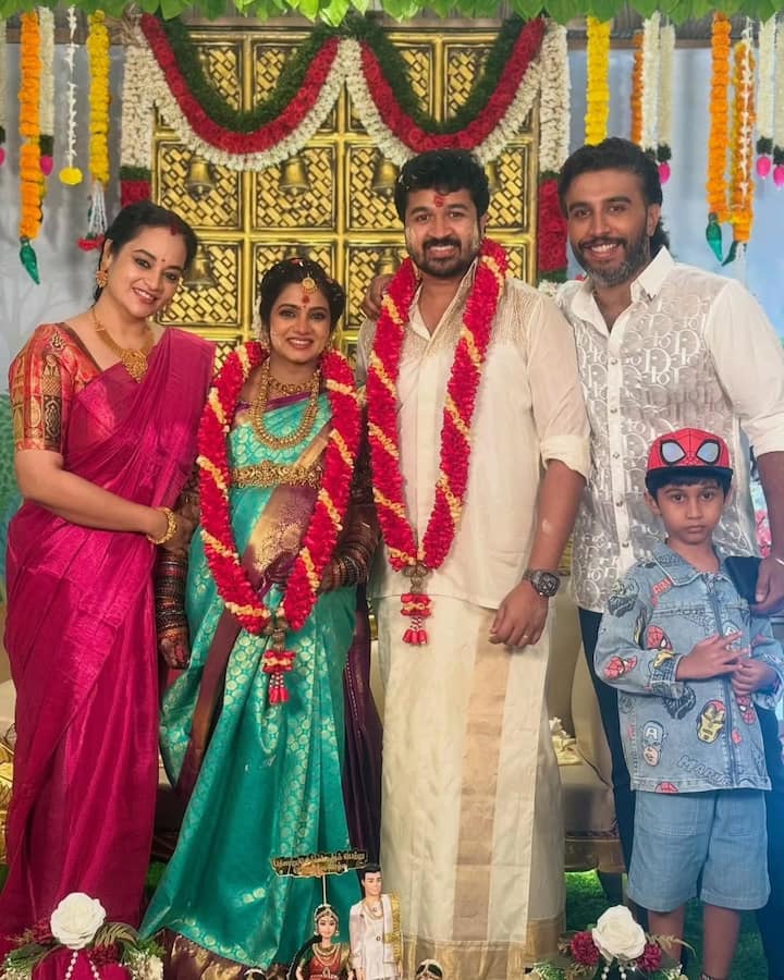 நாதஸ்வரம் சீரியல் மூலமாக பிரபலமானவர் நடிகை ஸ்ரீதிகா. மகேஷ், சரண்யா மற்றும் பலர், வெண்ணிலா கபடி குழி, மதுரை டூ தேனி வழி ஆண்டிபட்டி, வேங்கை பட்டாளம் போன்ற படங்களில் நடித்துள்ளார்.