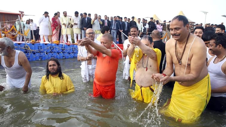 learn discipline from Hindus up cm yogi adityanath backs ban on namaz on roads Yogi Adityanath: ”ஒழுக்கம்னா என்ன?.. இந்துக்கள்ட்ட இருந்து கத்துக்கங்க” - உ.பி., CM யோகி அட்வைஸ்