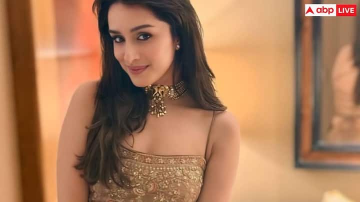 If you liked Shraddha's look and you want to include it in your wardrobe. So we have brought for you. His beautiful dress is from the cupboard of famous designer Anita Dongre and it costs ₹ 1,45,000.