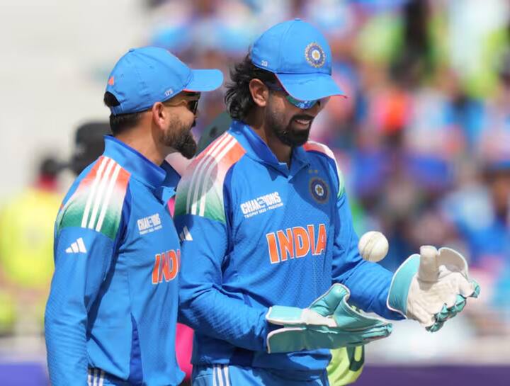 पाकिस्तान के खिलाफ इस मुकाबले में विराट कोहली ने कुल 2 कैच पकड़े. पहला कैच उन्होंने हर्षित राणा की गेंद पर खुशदिल शाह का पकड़ा. दूसरा कैच कुलदीप यादव की गेंद पर नसीम शाह का. खुशदिल का कैच पकड़ते ही कोहली ने एक बड़ा रिकॉर्ड अपने नाम किया.