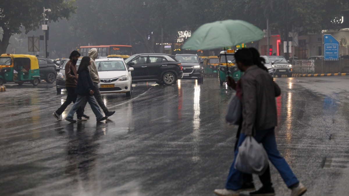 Delhi Weather: तेज हवाओं ने फिर बदला मौसम का रुख, आईएमडी का अलर्ट, कब होगी बारिश? 