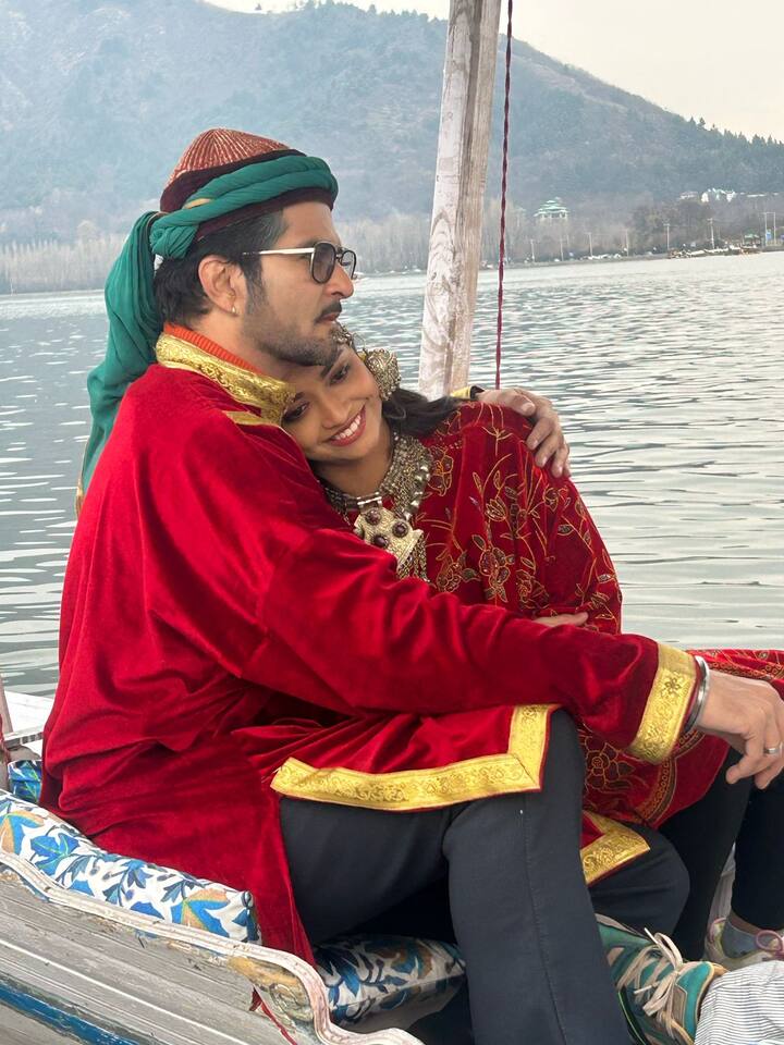 सध्या झी मराठीवरील 'नवरी मिळे हिटलरला' या मराठी मालिकेची संपूर्ण महाराष्ट्रात चर्चा आहे. ही मालिका चांगलीच प्रसिद्ध झाली आहे.