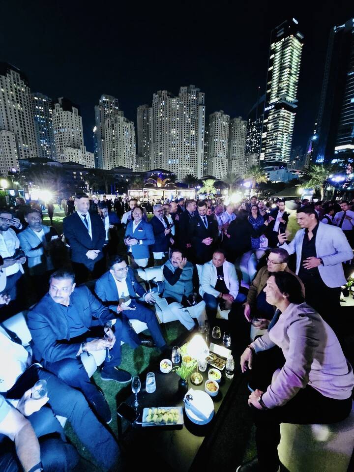 सदर समारंभात आयसीसीचे अध्यक्ष जय शाह, बीसीसीआयचे राजीव शुक्ला, भारतीय समालोचक रवी शास्त्री आणि पाकिस्तानचा समालोचक शोएब अख्तर एकत्र आले होते. यावेळी विविध विषयांवर चर्चा झाली.