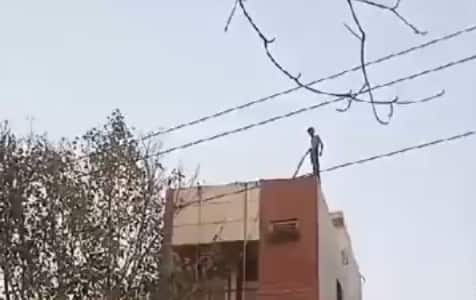 'Maut Bhi Darr Gayi': Chhattisgarh Man Jumps Off 3rd Floor, Gets Electrocuted And Stands Back — Viral Video