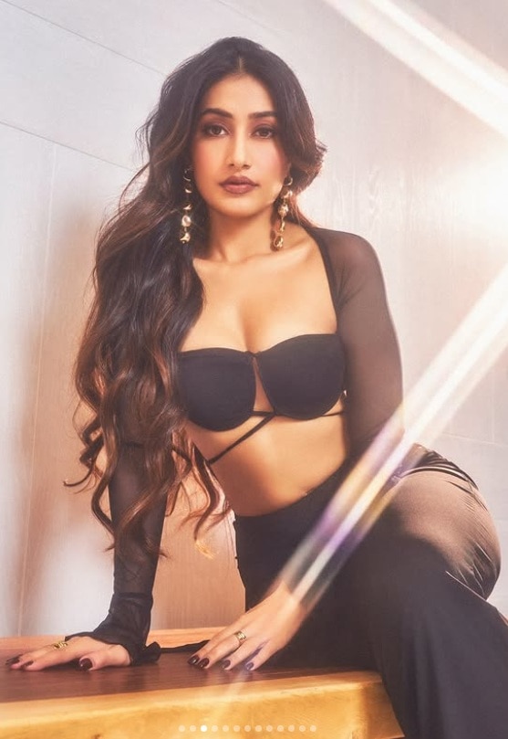 সম্পর্কে ইতি?