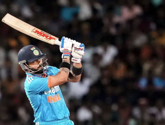 ਹਰਭਜਨ ਨੇ ਕਿਹਾ ਕਿ ਪੂਰਾ ਦੇਸ਼ ਕੋਹਲੀ ਦੇ ਪਿੱਛੇ ਖੜ੍ਹਾ ਹੈ ਤੇ ਉਨ੍ਹਾਂ ਨੂੰ ਉਮੀਦ ਹੈ ਕਿ ਕੋਹਲੀ ਇਸ ਮੈਚ ਵਿੱਚ ਆਪਣੇ ਵਨਡੇ ਕਰੀਅਰ ਦਾ 51ਵਾਂ ਸੈਂਕੜਾ ਲਗਾਉਣਗੇ।