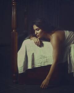 Ruhani Sharma: నాకు - రాత్రికి మధ్య ఒక ప్రేమ కథ ... బెడ్ పై రుహాని శర్మ అలా!