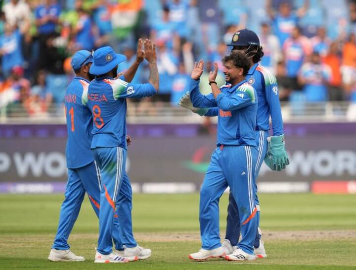 ये विराट कोहली का वनडे में कैच नंबर 157वां था. इसी के साथ वह वनडे में भारत के लिए सबसे ज्यादा कैच पकड़ने वाले खिलाड़ी बन गए हैं. उनसे आगे अब कोई भारतीय नहीं है.